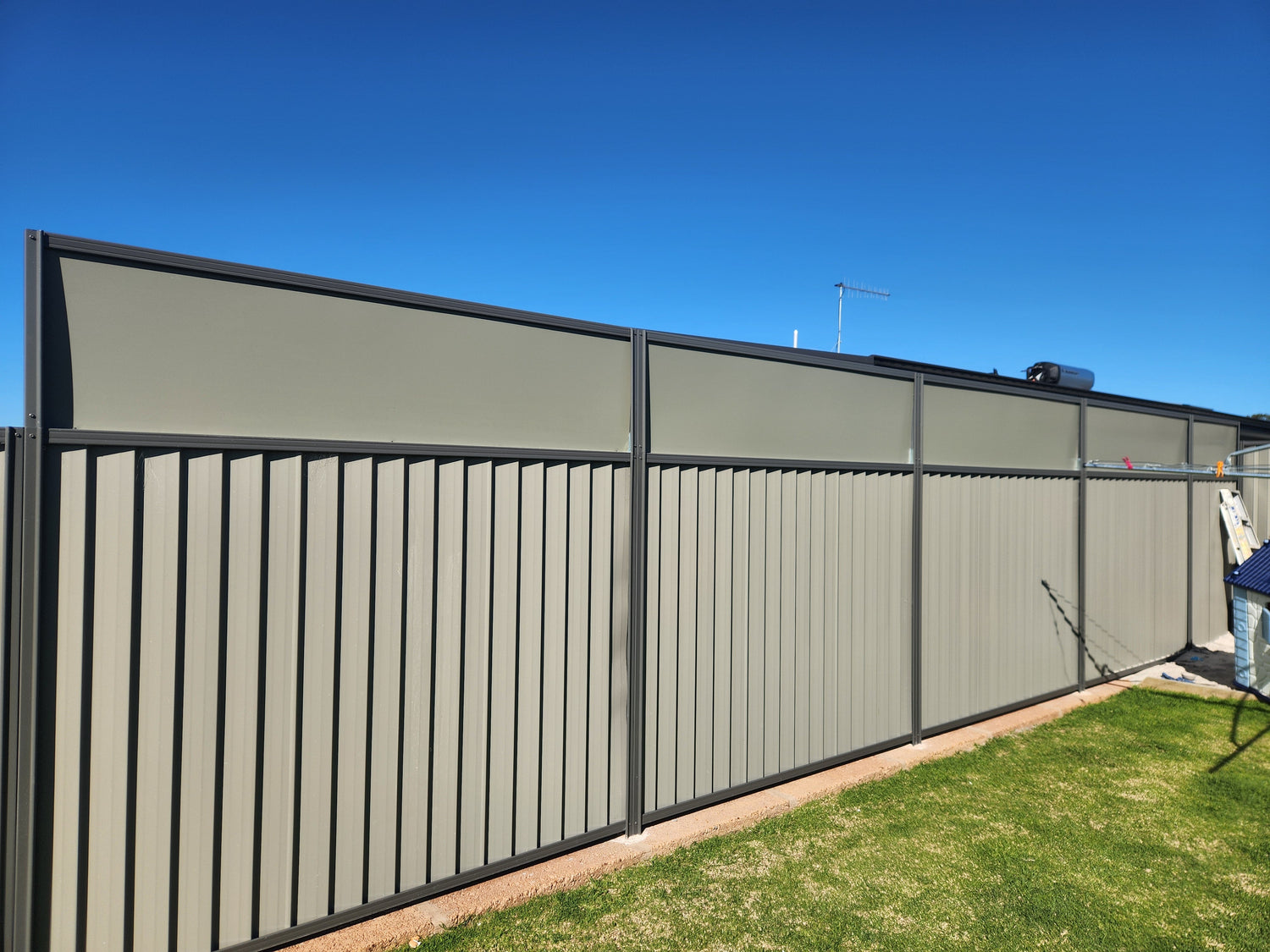 5 reasons to choose COLORBOND® fence extensions to improve home security